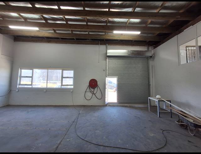 1,085M² WAREHOUSE FOR SALE IN BRAELYN INDUSTRIAL